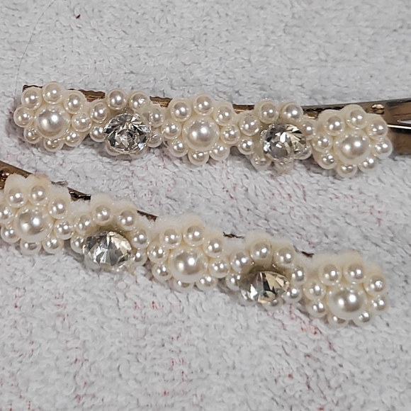 Accessories - Elegant Pearl and Crystal Hair Clips